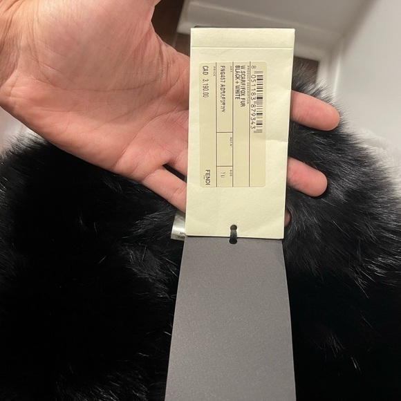 Authentic Fendi fox fur stole with buckle - Picture 6 of 7
